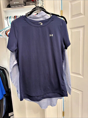 Women’s Under Armour Short Sleeve Athletic Tee in navy Size Medium